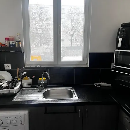 Cozy Bedroom In A Shared Homestay szállás